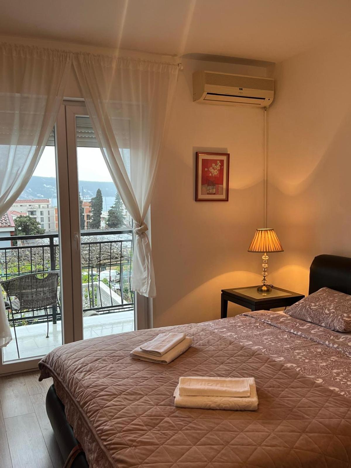 Apartments Lena Херцег Нови Екстериор снимка