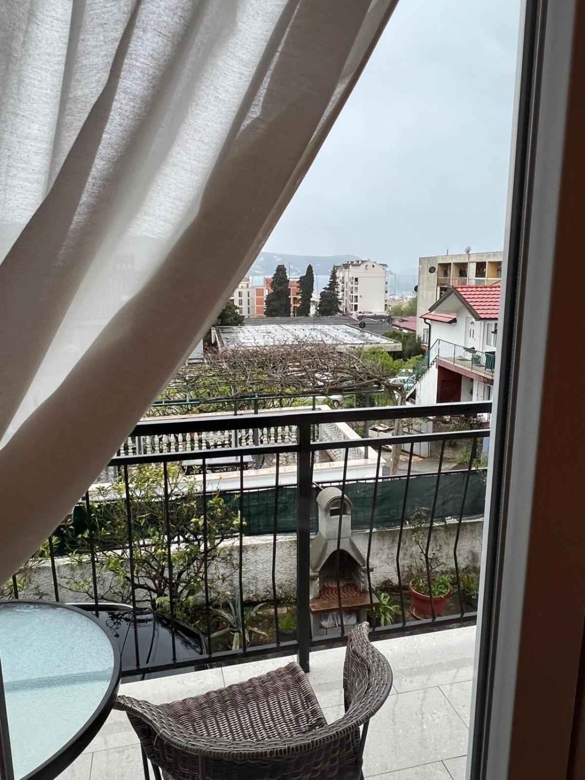 Apartments Lena Херцег Нови Екстериор снимка